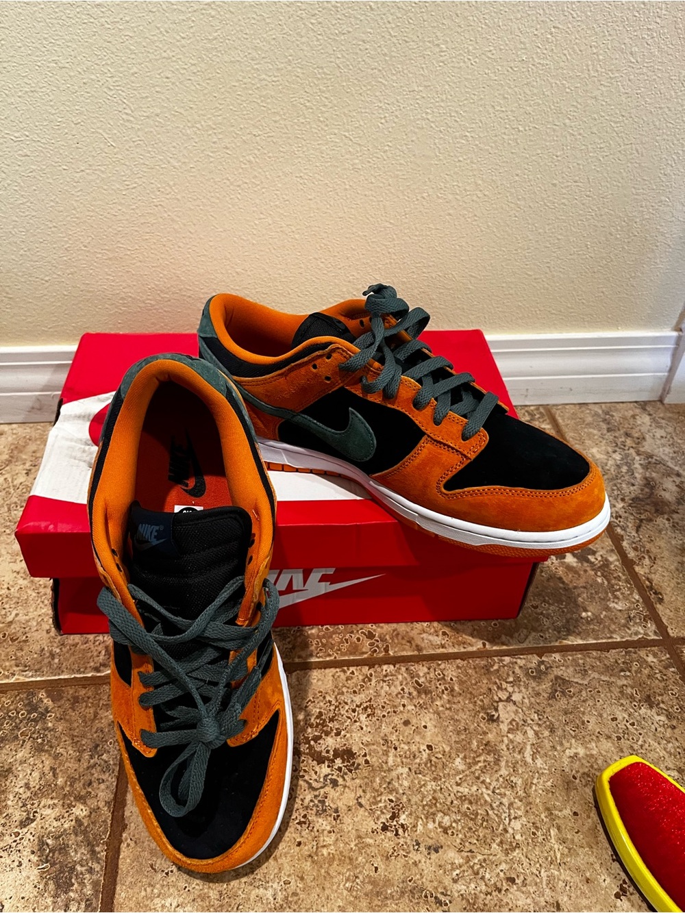 Nike Dunk Low SP Ceramic Orange Black Green Suede DA1469-001 Sneaker Size 10.5